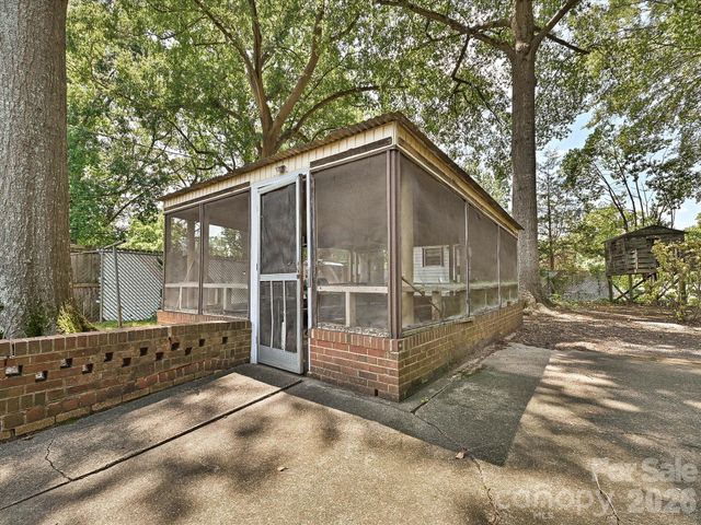 3000 Barfield Drive, Charlotte, NC 28217