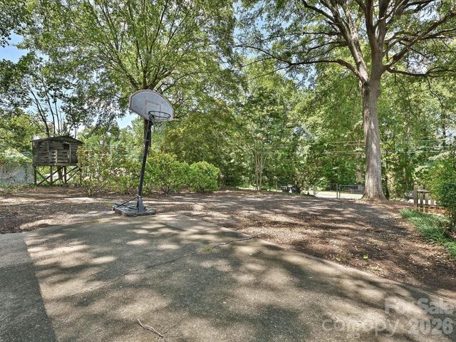 3000 Barfield Drive, Charlotte, NC 28217