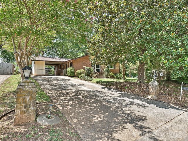 3000 Barfield Drive, Charlotte, NC 28217