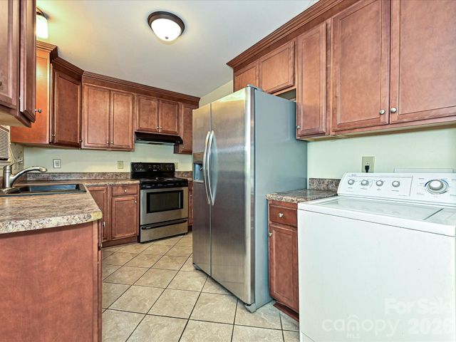 3000 Barfield Drive, Charlotte, NC 28217