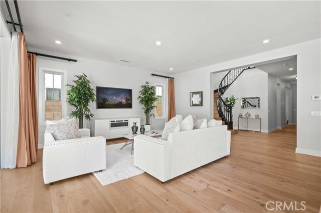 85 Spacial, Irvine, CA 92618