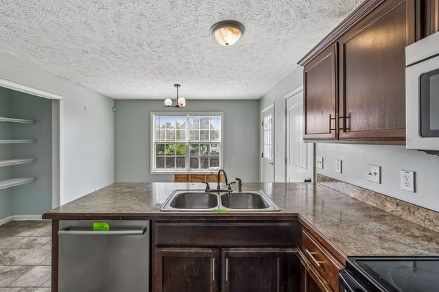 1372 Constitution Dr, Clarksville, TN 37042