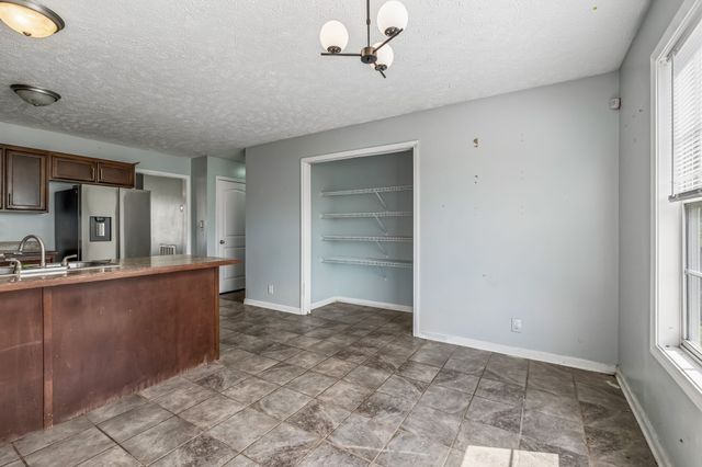 1372 Constitution Dr, Clarksville, TN 37042