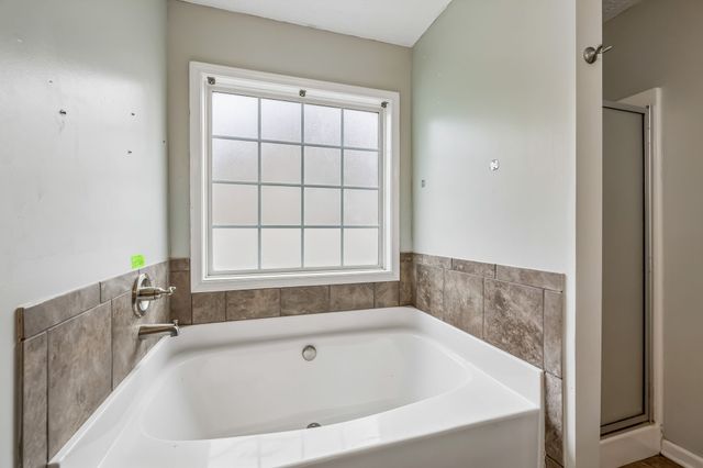 1372 Constitution Dr, Clarksville, TN 37042