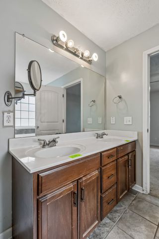 1372 Constitution Dr, Clarksville, TN 37042