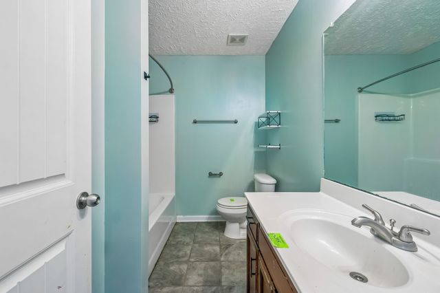 1372 Constitution Dr, Clarksville, TN 37042