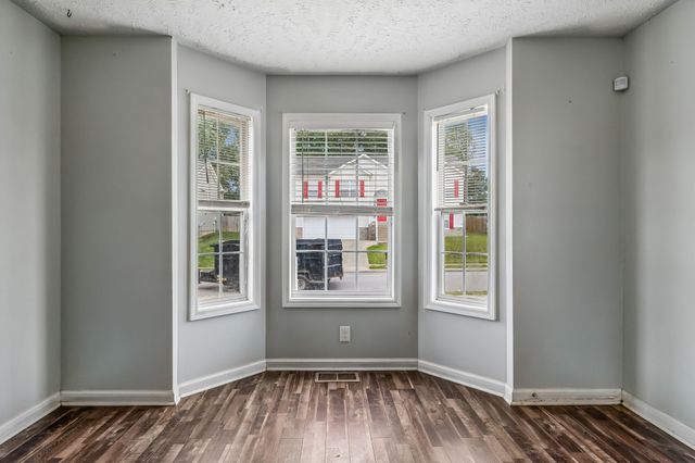 1372 Constitution Dr, Clarksville, TN 37042