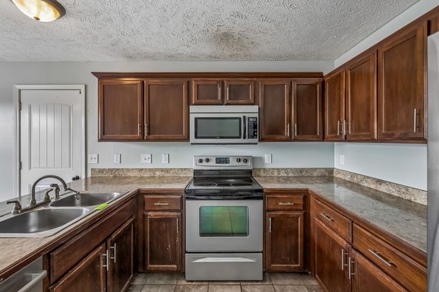 1372 Constitution Dr, Clarksville, TN 37042