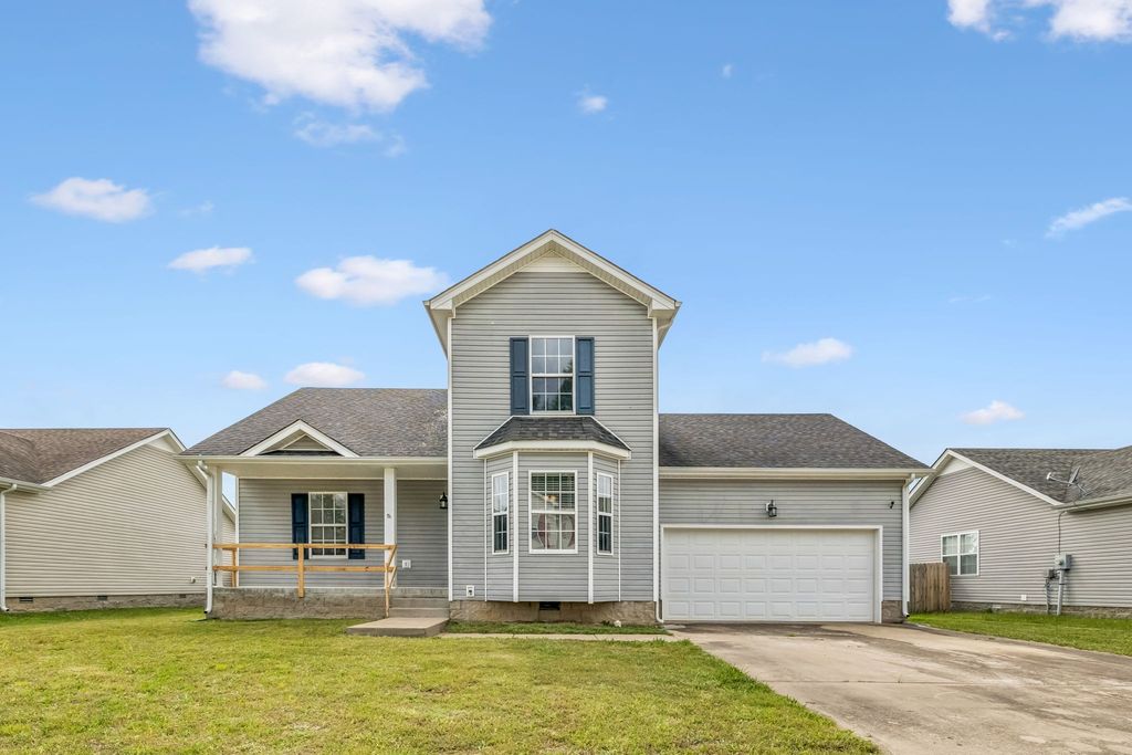 1372 Constitution Dr, Clarksville, TN 37042