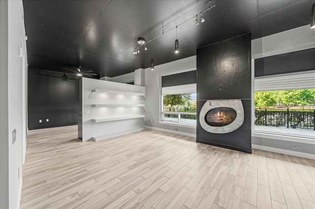 3 Waterway Court 1B, The Woodlands, TX 77380