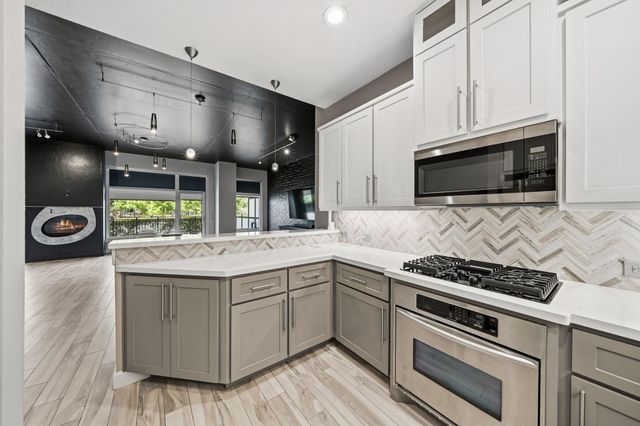 3 Waterway Court 1B, The Woodlands, TX 77380