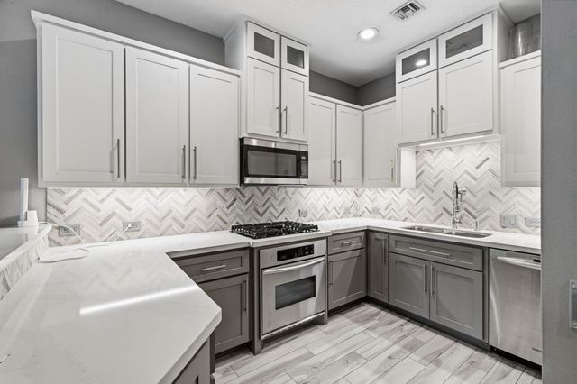 3 Waterway Court 1B, The Woodlands, TX 77380