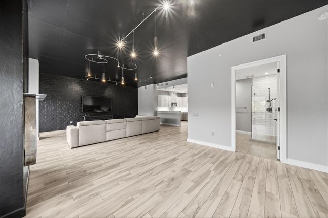 3 Waterway Court 1B, The Woodlands, TX 77380