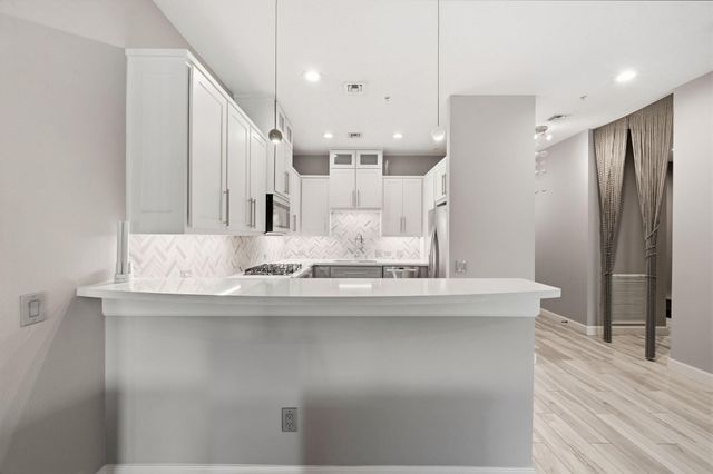 3 Waterway Court 1B, The Woodlands, TX 77380