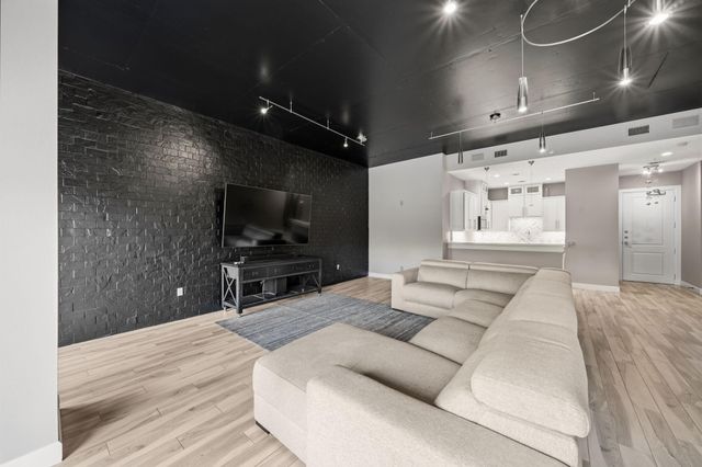 3 Waterway Court 1B, The Woodlands, TX 77380