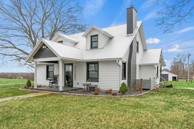 3863 Felts Rd, Cedar Hill, TN 37032