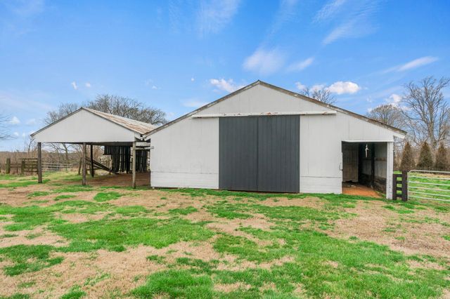 3863 Felts Rd, Cedar Hill, TN 37032