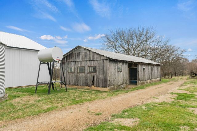 3863 Felts Rd, Cedar Hill, TN 37032