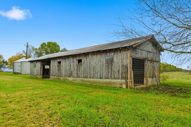 3863 Felts Rd, Cedar Hill, TN 37032