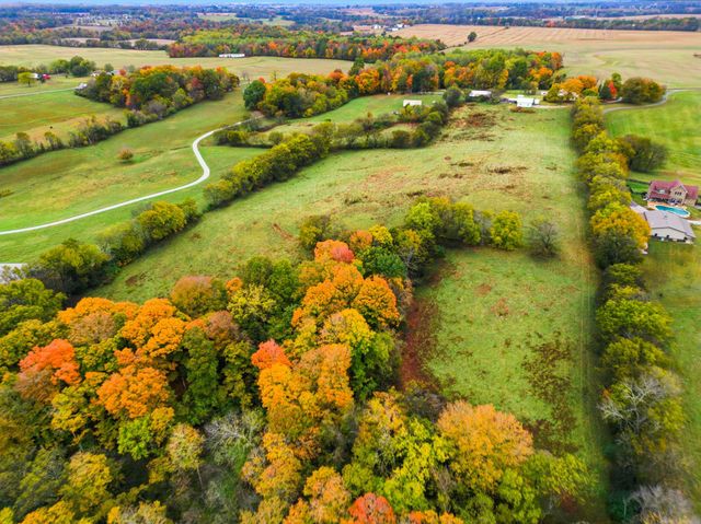 3863 Felts Rd, Cedar Hill, TN 37032