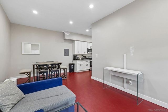 2070 Illion, San Diego, CA 92110
