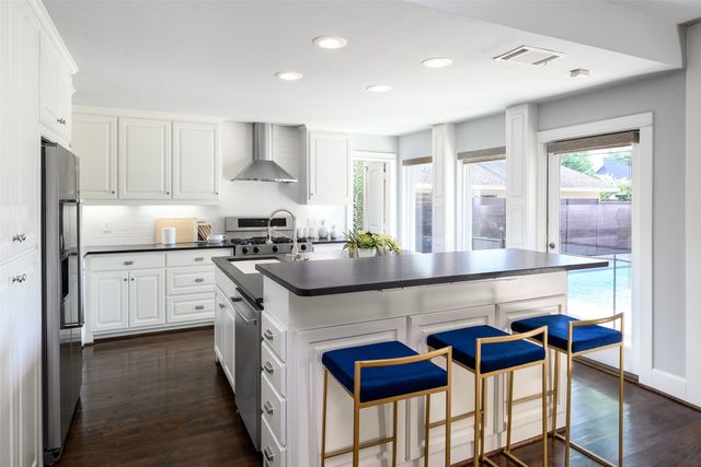 3935 Dunhaven Road, Dallas, TX 75220