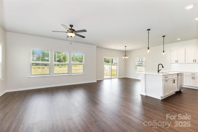 2043 Sadler Woods Lane, Charlotte, NC 28214