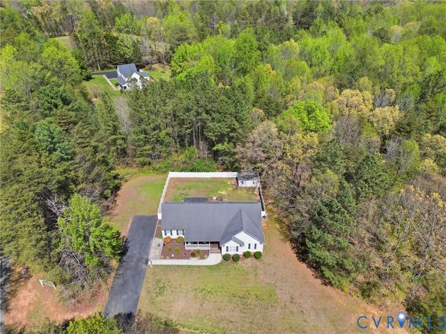 15286 Teman Mill Rd, Beaverdam, VA 23015