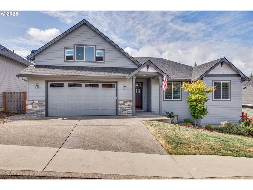 1672 Ne JOY Ln, Estacada, OR 97023