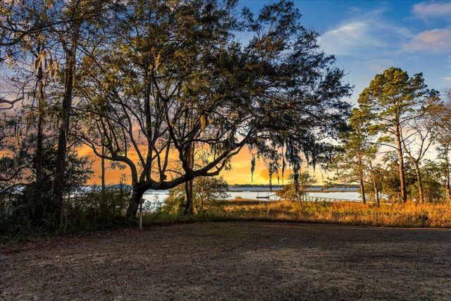 5713 Boone Haven Road, Wadmalaw Island, SC 29487