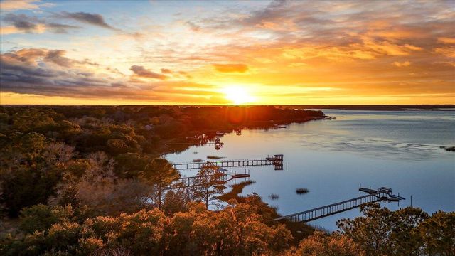 5713 Boone Haven Road, Wadmalaw Island, SC 29487