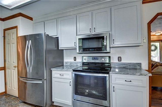 1329 Creekview Dr, Chesapeake, VA 23321