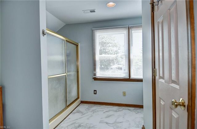 1329 Creekview Dr, Chesapeake, VA 23321