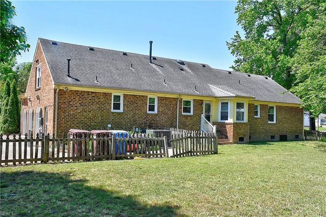 1329 Creekview Dr, Chesapeake, VA 23321