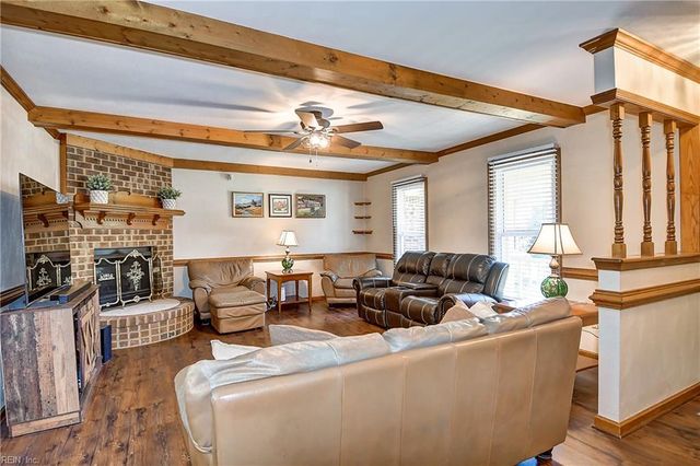 1329 Creekview Dr, Chesapeake, VA 23321