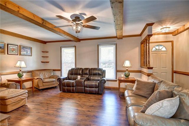 1329 Creekview Dr, Chesapeake, VA 23321