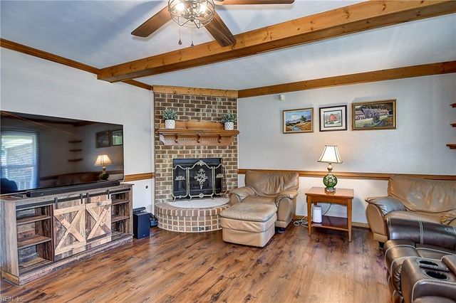 1329 Creekview Dr, Chesapeake, VA 23321