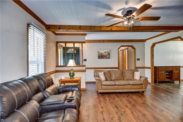 1329 Creekview Dr, Chesapeake, VA 23321