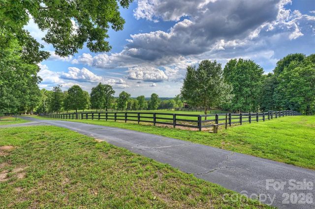 172 Tuckertown Road, New London, NC 28127