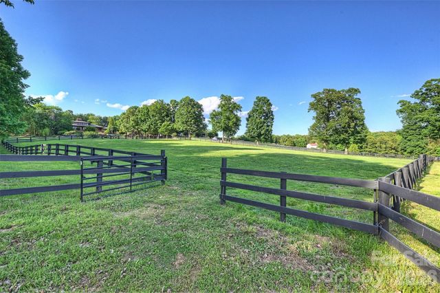 172 Tuckertown Road, New London, NC 28127