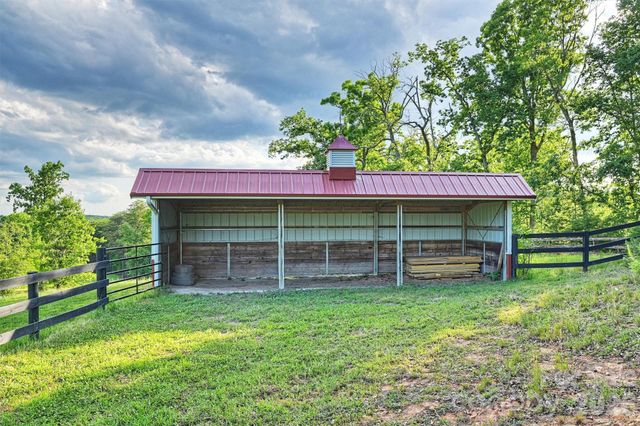 172 Tuckertown Road, New London, NC 28127