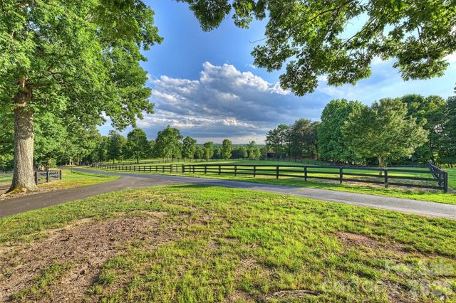 172 Tuckertown Road, New London, NC 28127