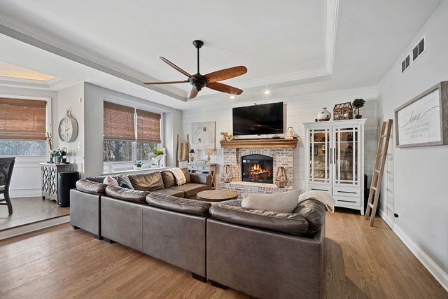 24963 N Abbey Glenn Drive, Hawthorn Woods, IL 60047