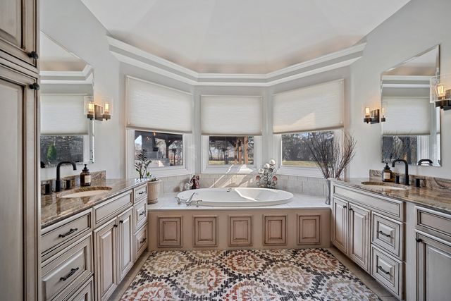 24963 N Abbey Glenn Drive, Hawthorn Woods, IL 60047