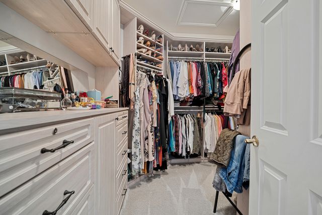 24963 N Abbey Glenn Drive, Hawthorn Woods, IL 60047