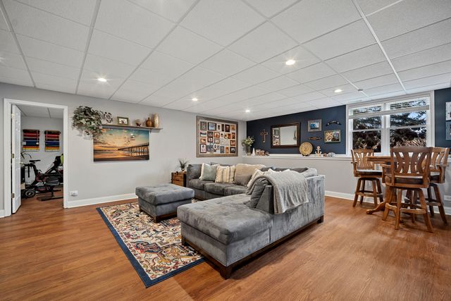 24963 N Abbey Glenn Drive, Hawthorn Woods, IL 60047