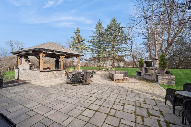 24963 N Abbey Glenn Drive, Hawthorn Woods, IL 60047