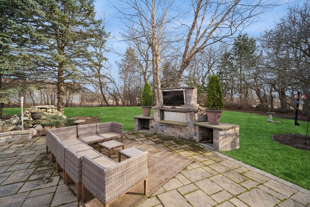 24963 N Abbey Glenn Drive, Hawthorn Woods, IL 60047