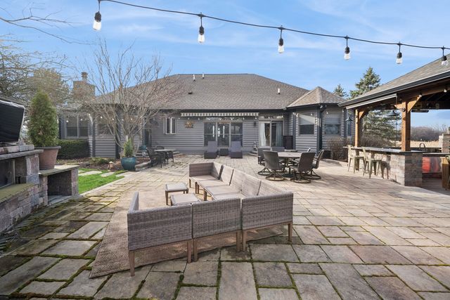 24963 N Abbey Glenn Drive, Hawthorn Woods, IL 60047