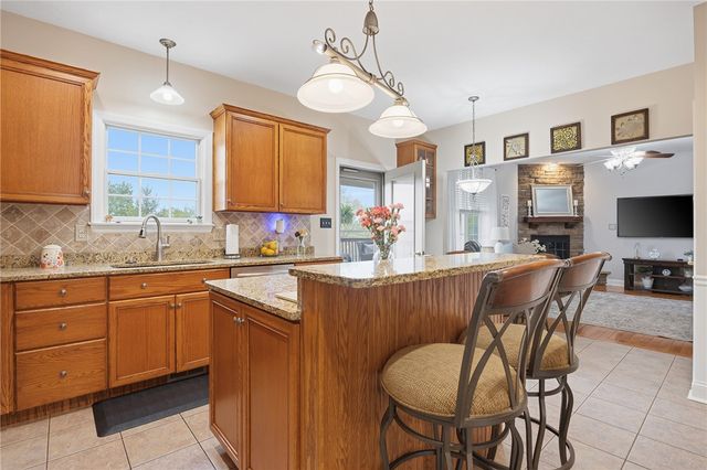 4041 Rustic Woods Dr, Jefferson Hills, PA 15025